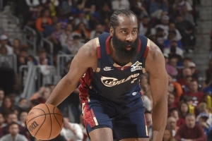 杨毅：哈登季后赛从没证明自己 请列举哪怕一场他逆转乾坤的比赛